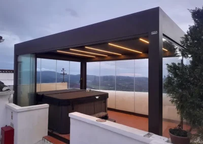 Pérgola con cerramiento